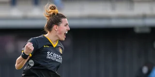 Frédérique Matla juicht na haar doelpunt. Foto: Bart Scheulderman