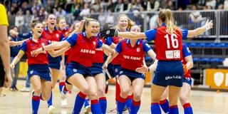 De nieuwe landskampioen in de zaal: de vrouwen van SCHC.