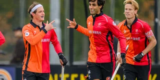 Struan Walker en Borja Lacalle vieren een doelpunt van Oranje-Rood. Foto: Bart Scheulderman