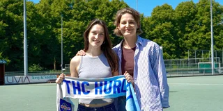 Renske Balemans naar Hurley.