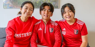 Behalve met zijn moeder Yoshiko woont Haru sinds een jaar ook met zijn zusje Ao in Amstelveen. Foto: Bart Scheulderman