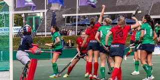 Nijmegen juicht na de winnende treffer van Louise van Meteren. Foto: Jan Kruijdenberg.