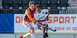 Mustapha Cassiem probeert er vandoor te gaan. Foto: Ewout Pahud de Mortanges