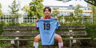 Haru met het shirt van zijn grote voorbeeld Kenta Tanaka, de Japanse oud-international die voor HGC speelde. Foto: Bart Scheulderman