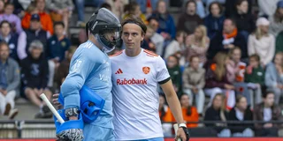 'Aartsrivalen' Duco Telgenkamp en de Duitse doelman Jean-Paul Danneberg schudden elkaar de hand. Foto: Willem Vernes