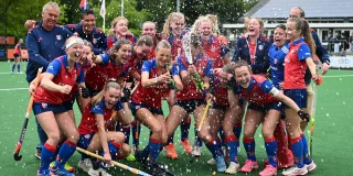 SCHC MO18 vieren hun eerste plaats. Foto: Mark Verburg