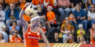 Yibbi Jansen juicht na één van haar vier treffers.