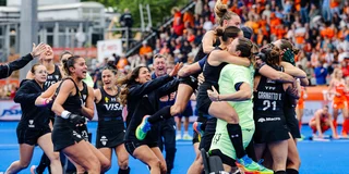 De Argentijnse speelsters worden helemaal gek nadat Sofía Cairo de beslissende shoot-out heeft benut. Foto: WorldSportPics/Ewout Pahud de Mortanges