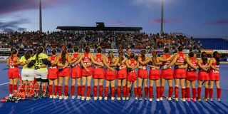 Jong Chili luisterend naar het volkslied in het hockeycentrum in Santiago. Foto: Worldsportpics/Rodrigo Jaramillo