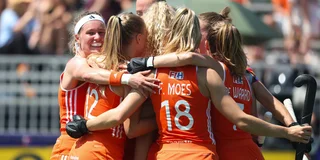 Oranje viert de 4-2 zege op Spanje. Foto: Willem Vernes