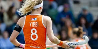 Als enige international van Oranje speelt Jansen met haar voornaam op haar rug. Foto: Willem Vernes