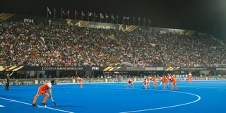 In de kwartfinale tegen India krijgt Oranje het machtige Kalinga Stadium muisstil. Foto: Koen Suyk