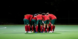 De Marokkaanse hockeyselectie tijdens de yell voorafgaand aan de wedstrijd tegen Concordia. Foto: hockey.nl