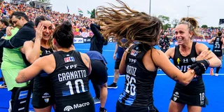 Feest bij Las Leonas na het veroveren van de wereldtitel. Foto: WorldSportPics/Will Palmer