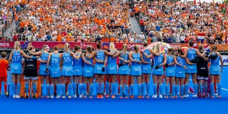 Line-up Oranje Dames voor het volkslied. Foto: Willem Vernes