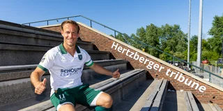 Op Rotterdam is de tribune aan de clubhuiszijde naar hem vernoemd. Foto: Willem Vernes