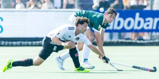 Pepijn van der Heijden in duel met Sam Steins Bisschop. Foto: Willem Vernes