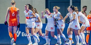 Wel of geen goal? De Spaanse dames vieren de voorsprong. Doelpuntenmaker is nummer 20 Anna Marques. Foto: WorldSportPics/Frank Uijlenbroek
