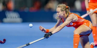 Anouk Slotema probeert een schot te blokken. Foto: Worldsportpics/Frank Uijlenbroek