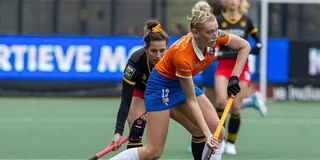 Ankelein Baardemans in duel met Frédérique Matla tijdens Den Bosch-Bloemendaal. Foto: Willem Vernes