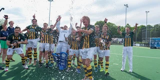 De champagne wordt ontkurkt door HDM. Foto: Ewout Pahud de Mortanges