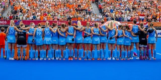 Oranje tijdens het Wilhelmus bij het begin van het zestiende WK.