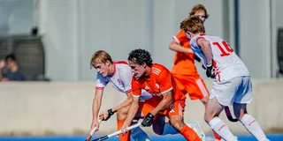 Thies Bakker gaat het duel aan. Foto: Worldsportpics/Bart Scheulderman