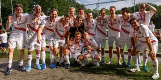 Amsterdam H2 kampioen bij de Reserveteams. Foto: Maarten Groot/KNHB
