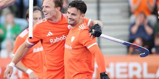 Thijs van Dam en Tijmen Reyenga vieren een doelpunt van Oranje tegen Japan. Foto: Willem Vernes