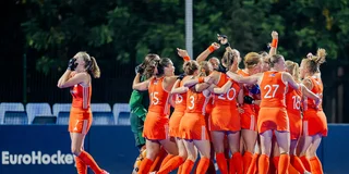 Jong Oranje Dames juichen na winst in de finale. Foto: WorldSportPics/Frank Uijlenbroek