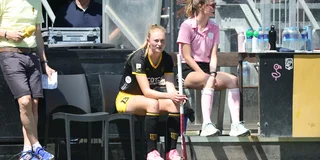 Tien minuten tijdstraf voor Babs Reijnen. Foto: Willem Vernes