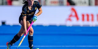 Famke van Heel aan de bal tegen Nieuw-Zeeland. Foto: Worldsportpics/Will Palmer