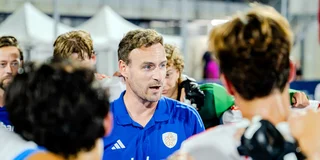 Bondscoach Rick Mathijssen temidden van zijn jongens. Foto: Worldsportpics/Bart Scheulderman