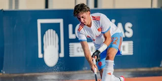 Timme van der Heijden aan de bal tegen Spanje. Foto: Worldsportpics/Bart Scheulderman