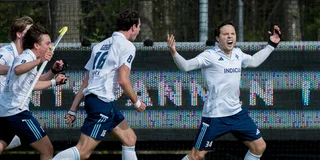 Tilburg-speler Pim Haring juicht om een doelpunt.