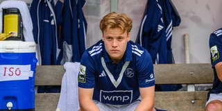 Verslagen staarde clubtopscorer Joep Troost voor zich uit, zittend in de dug-out van Pinoké. Foto: Bart Scheulderman