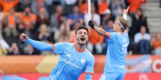 Tijmen Reyenga juicht na zijn treffer tegen Argentinië. Foto: Willem Vernes
