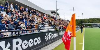 Volle tribunes bij Oranje-Rood.