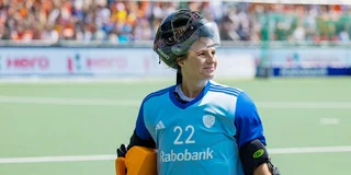 Oranje-keeper Josine Koning: even langs de kant bij Oranje.