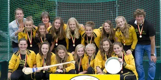 De kampioensfoto van Den Bosch Onder 14-1, met Mikky Kiemeney op de bovenste rij als tweede van links. Foto: Willem Vernes