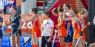 Oranje juicht nadat de Belgische gelijkmaker is afgekeurd. Foto: Willem Vernes