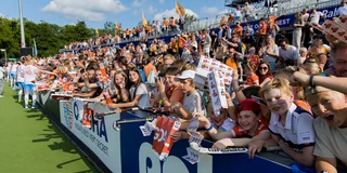 Volle bak in het Wagener Stadion. Foto: Willem Vernes