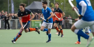 Joep Kuijpers aan de bal tijdens de finale van de Silver Cup tegen HOD. Foto: Ewoud Verbakel