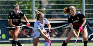Ivy Tellier (Amsterdam), Xan de Waard (SCHC) en Felice Albers (Amsterdam.