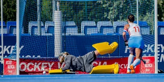 Imke Verstraeten benut haar tweede strafbal van de wedstrijd. Foto: Worldsportpics/Frank Uijlenbroek
