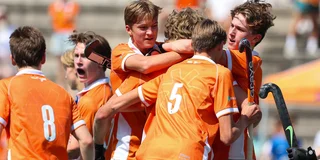 Bloemendaal viert de 1-0 van Rijk Tempelman. Foto: Willem Vernes