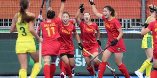 Blijdschap bij China na een doelpunt tegen Australië op het WK. Foto: Willem Vernes