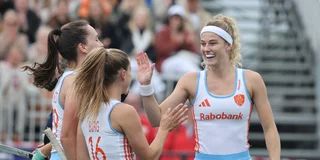 Oranje viert een doelpunt tegen Ierland.