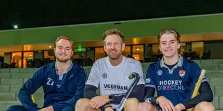 Bram Lomans met zijn zoons Maxwell (21) en Toby (16). BS