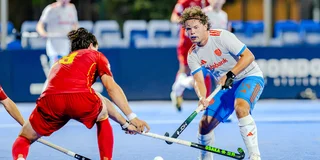 Jan van 't Land passt de bal. Foto: Worldsportpics/Bart Scheulderman